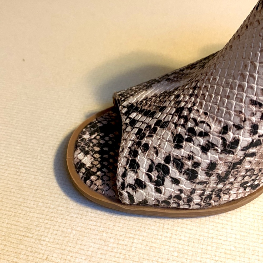 Qupid Snakeskin Pattern Open Toe Booties - Picture 5 of 6